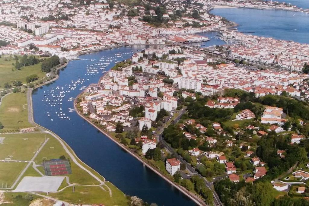 Loft Au Centre Ville, Calme, 200M De La Plage Saint-Jean-de-Luz Buitenkant foto